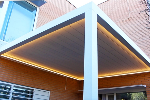 Pérgola bioclimática aluminio con LED